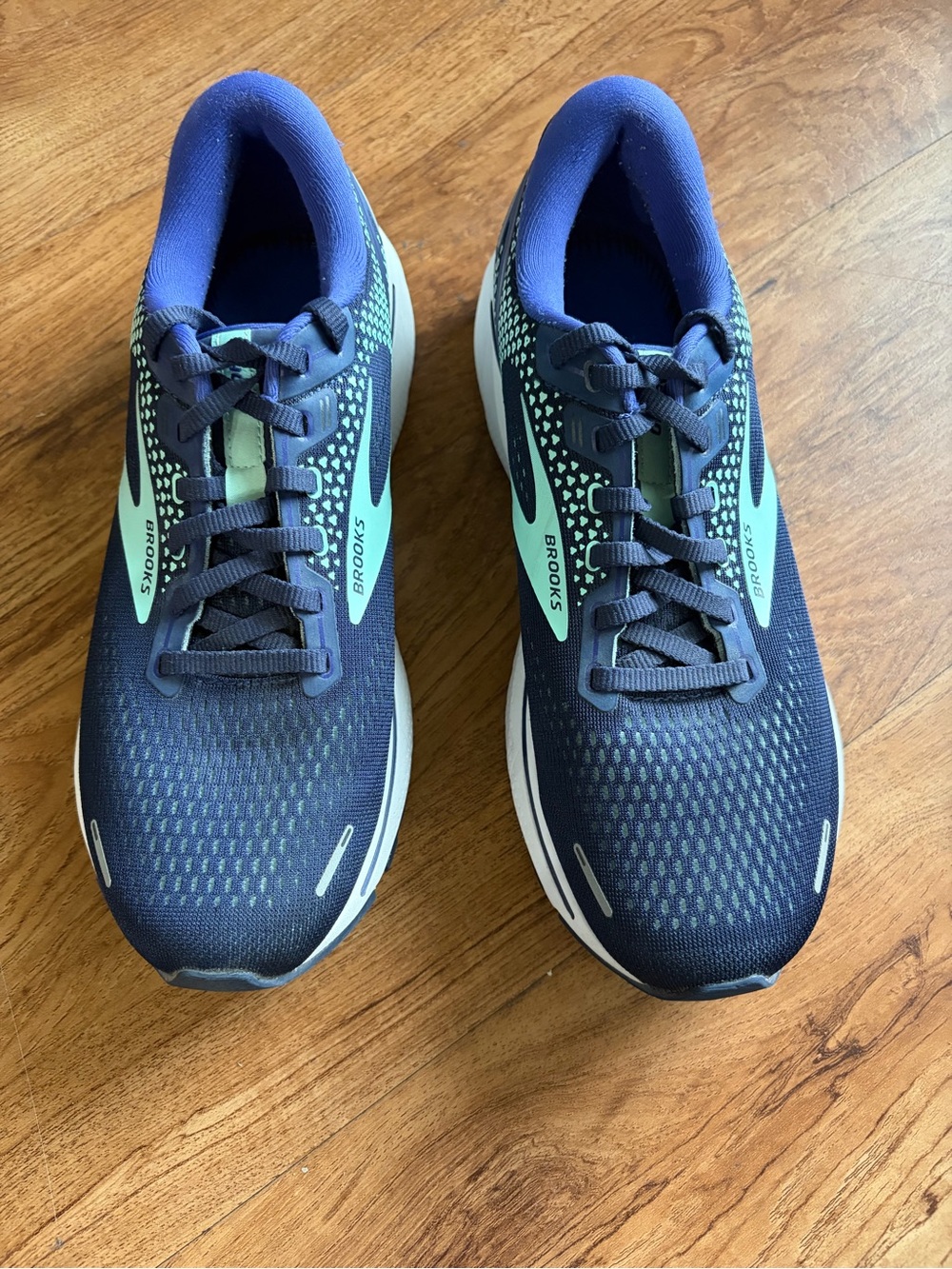 Brooks Ghost 14 Womens 10 Narrow 2A Navy/Mint Excellent minimal wear No insoles.